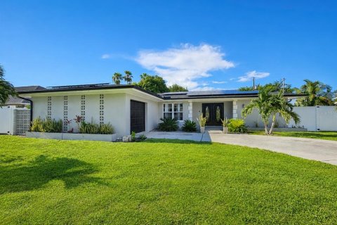 House in Cape Coral, Florida 3 bedrooms, 131.27 sq.m. № 2314997