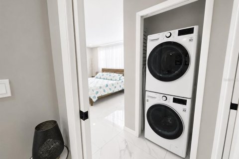 Villa ou maison à vendre à Cape Coral, Floride: 3 chambres, 131.27 m2 № 2314997 - photo 11
