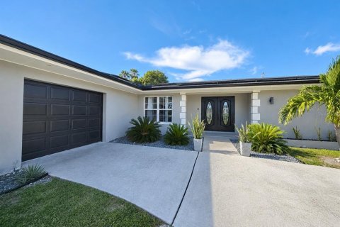 Villa ou maison à vendre à Cape Coral, Floride: 3 chambres, 131.27 m2 № 2314997 - photo 2