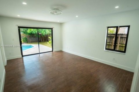 House in Miami, Florida 3 bedrooms, 157.47 sq.m. № 2019562 - photo 13