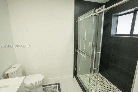 House in Miami, Florida 3 bedrooms, 157.47 sq.m. № 2019562 - photo 16