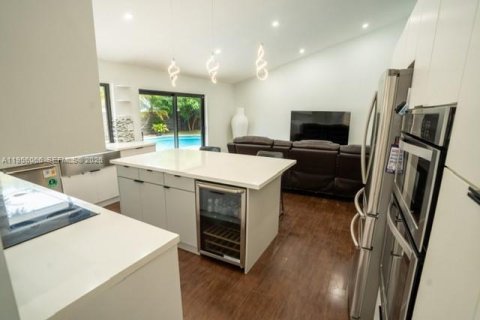 House in Miami, Florida 3 bedrooms, 157.47 sq.m. № 2019562 - photo 7