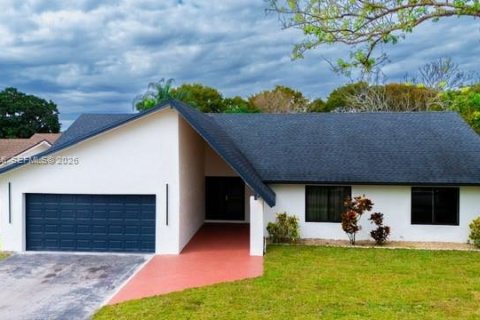 House in Miami, Florida 3 bedrooms, 157.47 sq.m. № 2019562