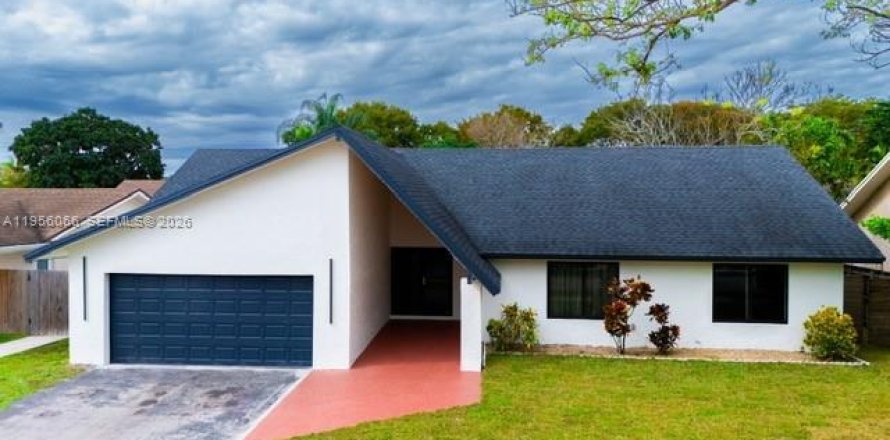 House in Miami, Florida 3 bedrooms, 157.47 sq.m. № 2019562