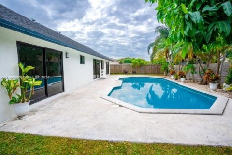 House in Miami, Florida 3 bedrooms, 157.47 sq.m. № 2019562 - photo 26