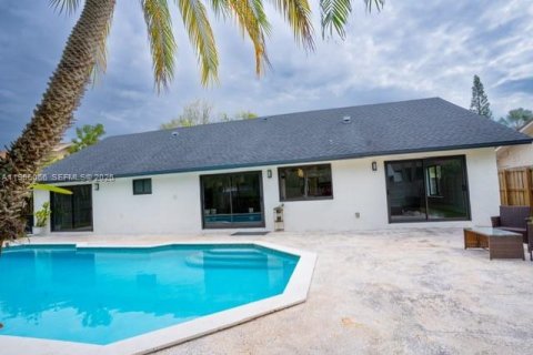 House in Miami, Florida 3 bedrooms, 157.47 sq.m. № 2019562 - photo 22