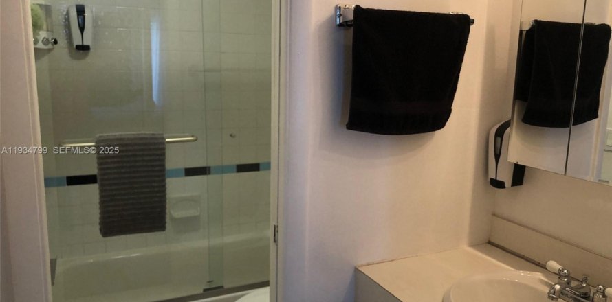 Condo à North Miami Beach, Floride, 1 chambre № 1993460