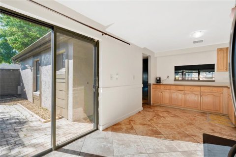 Townhouse in Fern Park, Florida 3 bedrooms, 159.88 sq.m. № 1608593 - photo 8