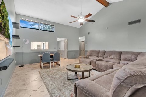 Townhouse in Fern Park, Florida 3 bedrooms, 159.88 sq.m. № 1608593 - photo 4