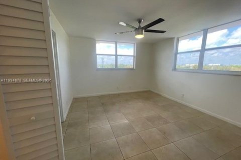 Condominio en alquiler en Hollywood, Florida, 2 dormitorios, 108.51 m2 № 2056451 - foto 12