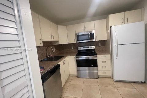 Condominio en alquiler en Hollywood, Florida, 2 dormitorios, 108.51 m2 № 2056451 - foto 4