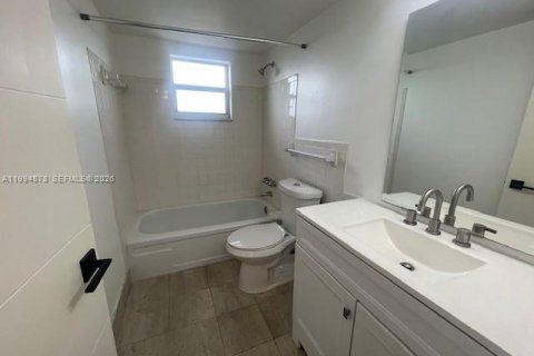 Condominio en alquiler en Hollywood, Florida, 2 dormitorios, 108.51 m2 № 2056451 - foto 8