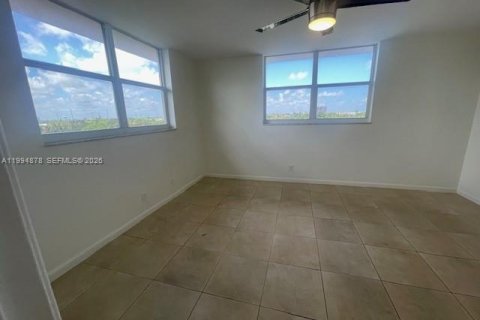 Condominio en alquiler en Hollywood, Florida, 2 dormitorios, 108.51 m2 № 2056451 - foto 10