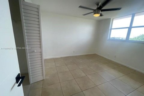 Condominio en alquiler en Hollywood, Florida, 2 dormitorios, 108.51 m2 № 2056451 - foto 7