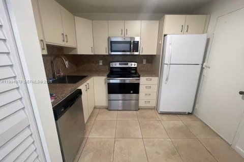 Condominio en alquiler en Hollywood, Florida, 2 dormitorios, 108.51 m2 № 2056451 - foto 5