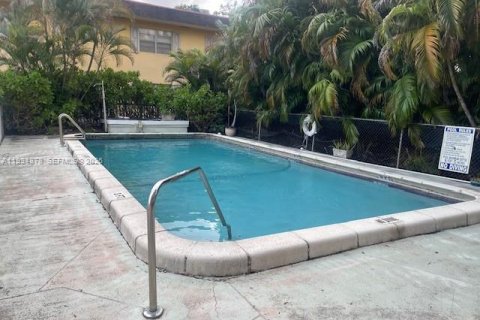 Condominio en alquiler en Hollywood, Florida, 2 dormitorios, 108.51 m2 № 2056451 - foto 13