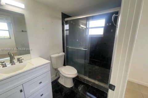 Condominio en alquiler en Hollywood, Florida, 2 dormitorios, 108.51 m2 № 2056451 - foto 11