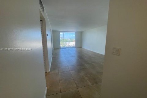 Condominio en Hollywood, Florida, 2 dormitorios  № 2056451