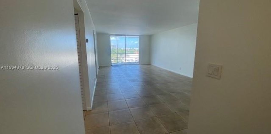 Condominio en Hollywood, Florida, 2 dormitorios  № 2056451