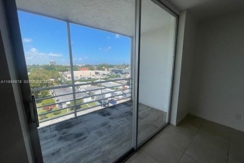 Condominio en alquiler en Hollywood, Florida, 2 dormitorios, 108.51 m2 № 2056451 - foto 3