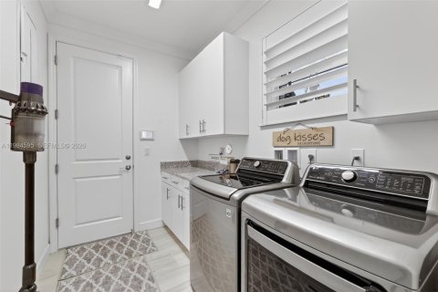 House in Port St. Lucie, Florida 3 bedrooms, 200.39 sq.m. № 2045581 - photo 29