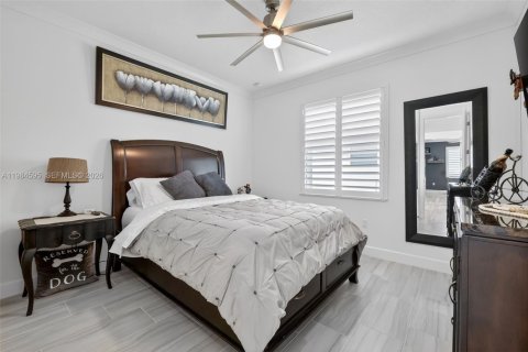 House in Port St. Lucie, Florida 3 bedrooms, 200.39 sq.m. № 2045581 - photo 24