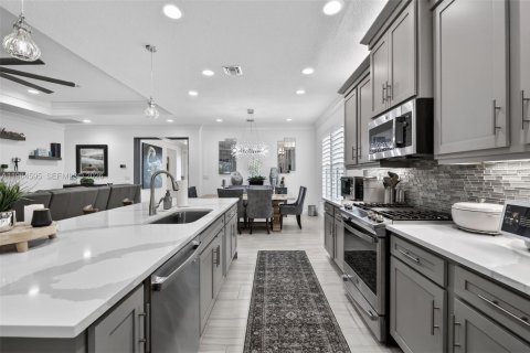 House in Port St. Lucie, Florida 3 bedrooms, 200.39 sq.m. № 2045581 - photo 17