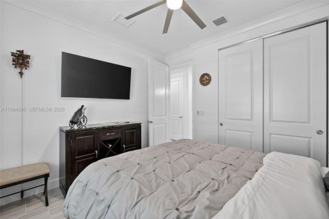 House in Port St. Lucie, Florida 3 bedrooms, 200.39 sq.m. № 2045581 - photo 25