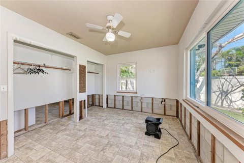 House in Anna Maria, Florida 3 bedrooms, 94.76 sq.m. № 1631515 - photo 16
