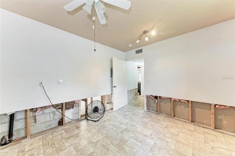 House in Anna Maria, Florida 3 bedrooms, 94.76 sq.m. № 1631515 - photo 12