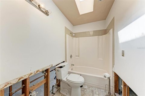 House in Anna Maria, Florida 3 bedrooms, 94.76 sq.m. № 1631515 - photo 21