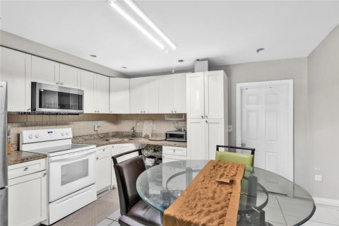 Casa en venta en Lauderhill, Florida, 3 dormitorios, 99.96 m2 № 1774613 - foto 9