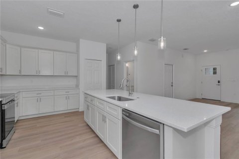 House in Citrus Springs, Florida 4 bedrooms, 168.71 sq.m. № 2395564 - photo 19
