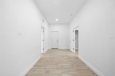 Villa ou maison à louer à Tampa, Floride: 2 chambres, 123.75 m2 № 2405047 - photo 3