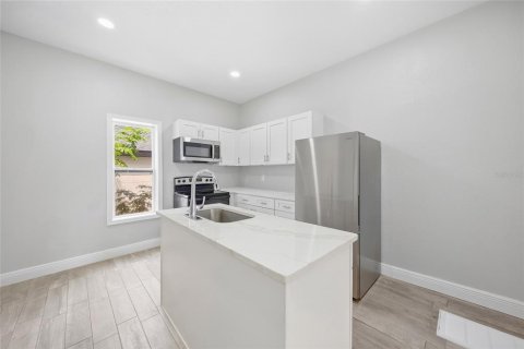 Villa ou maison à louer à Tampa, Floride: 2 chambres, 123.75 m2 № 2405047 - photo 13