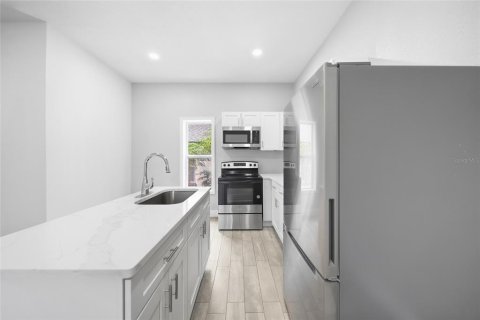 Villa ou maison à louer à Tampa, Floride: 2 chambres, 123.75 m2 № 2405047 - photo 12