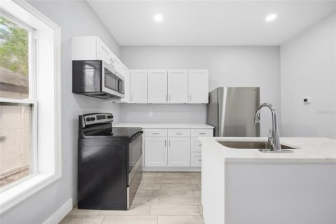 Villa ou maison à louer à Tampa, Floride: 2 chambres, 123.75 m2 № 2405047 - photo 11