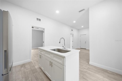 Villa ou maison à louer à Tampa, Floride: 2 chambres, 123.75 m2 № 2405047 - photo 10