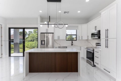 Casa en venta en Lehigh Acres, Florida, 4 dormitorios № 1891123 - foto 5