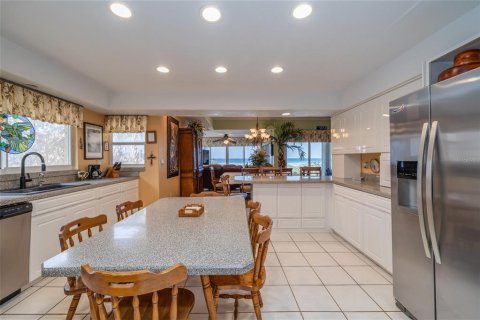 House in New Smyrna Beach, Florida 6 bedrooms, 358.88 sq.m. № 2165899 - photo 5