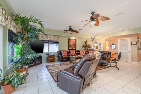 House in New Smyrna Beach, Florida 6 bedrooms, 358.88 sq.m. № 2165899 - photo 15
