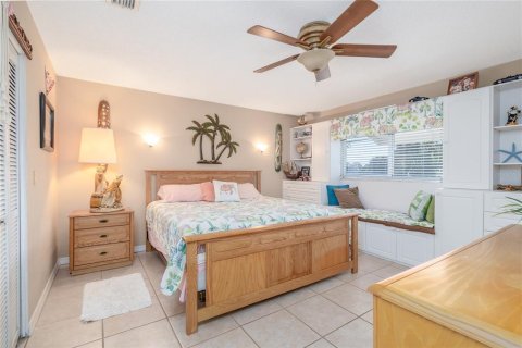 House in New Smyrna Beach, Florida 6 bedrooms, 358.88 sq.m. № 2165899 - photo 25