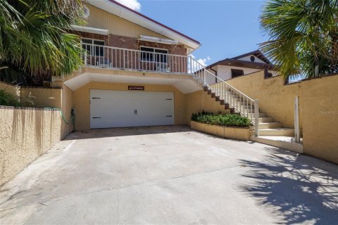 House in New Smyrna Beach, Florida 6 bedrooms, 358.88 sq.m. № 2165899 - photo 13