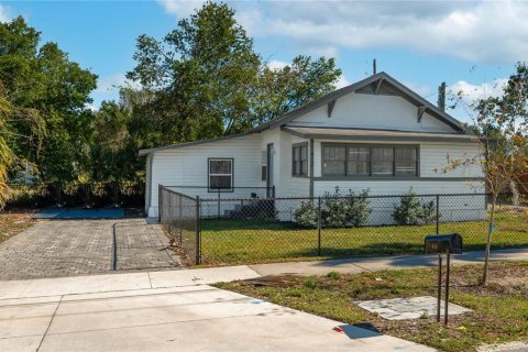 House in Winter Haven, Florida 3 bedrooms, 91.6 sq.m. № 1915740 - photo 1