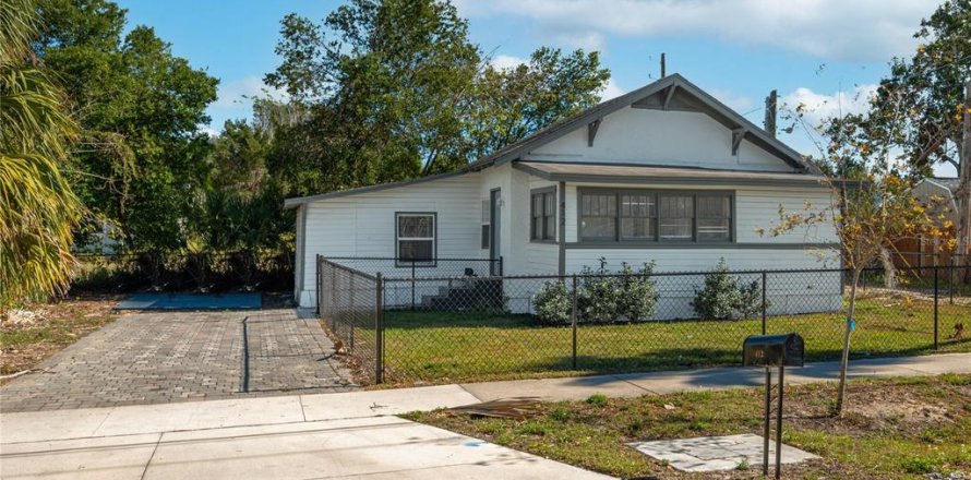 House in Winter Haven, Florida 3 bedrooms, 91.6 sq.m. № 1915740