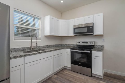 House in Winter Haven, Florida 3 bedrooms, 91.6 sq.m. № 1915740 - photo 5