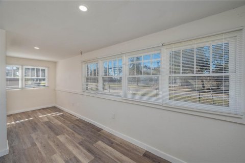 House in Winter Haven, Florida 3 bedrooms, 91.6 sq.m. № 1915740 - photo 8