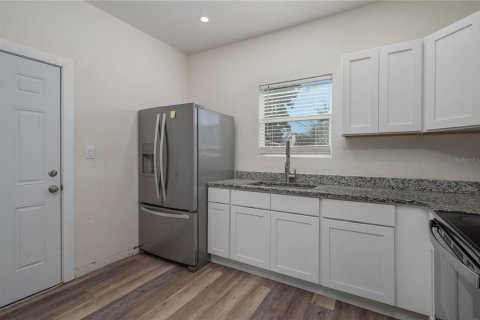House in Winter Haven, Florida 3 bedrooms, 91.6 sq.m. № 1915740 - photo 4
