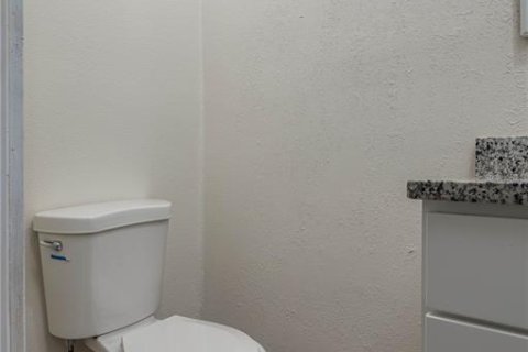 House in Winter Haven, Florida 3 bedrooms, 91.6 sq.m. № 1915740 - photo 13