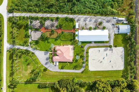 House in Wellington, Florida 4 bedrooms, 278.8 sq.m. № 2187449